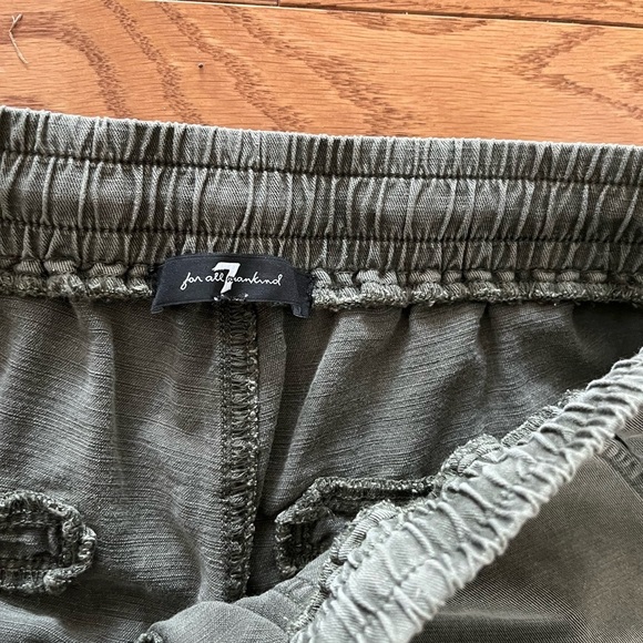 ❤️2/$50❤️[S/M]7 For All Mankind Cargo Joggers WMN Green PullOn Drawstring Army - Picture 2 of 8